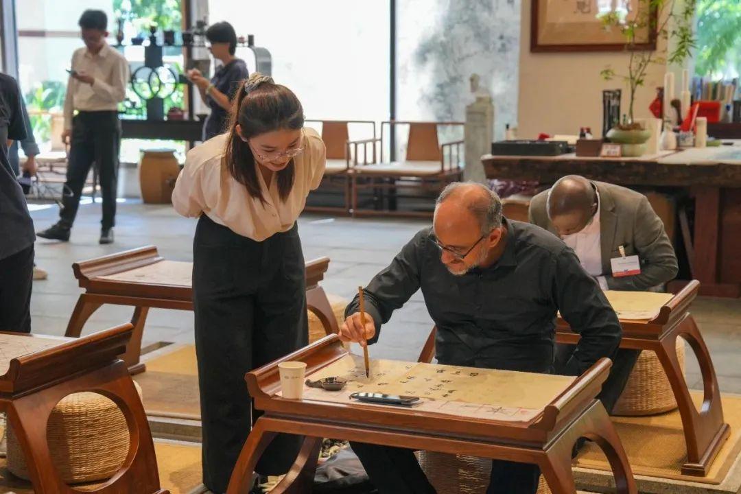 “中医很神奇”!外国驻港领团和商界参访团在乐城解锁医疗旅游新体验-外国驻香港领事馆官网