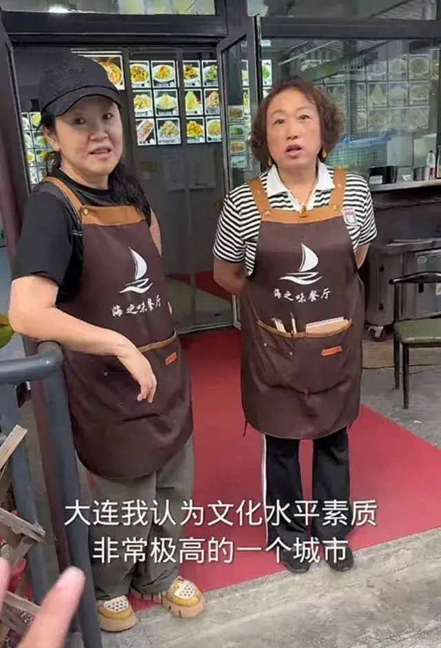 闹大了!百万粉丝网红在大连遭恶意锁车,大连警方处理方式惹众怒-大连一轿车原视频
