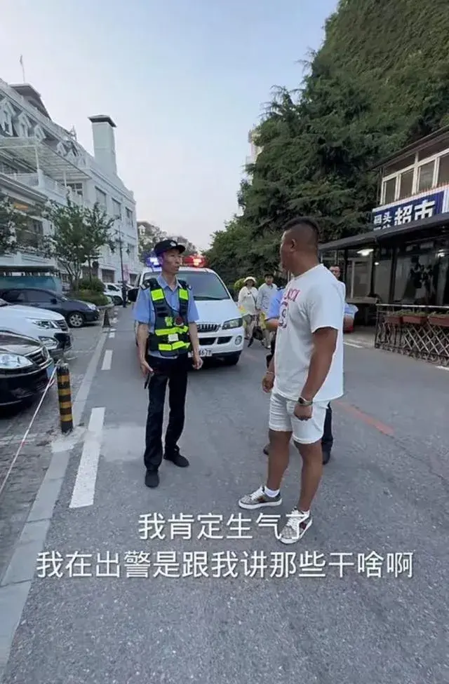 闹大了!百万粉丝网红在大连遭恶意锁车,大连警方处理方式惹众怒-大连一轿车原视频