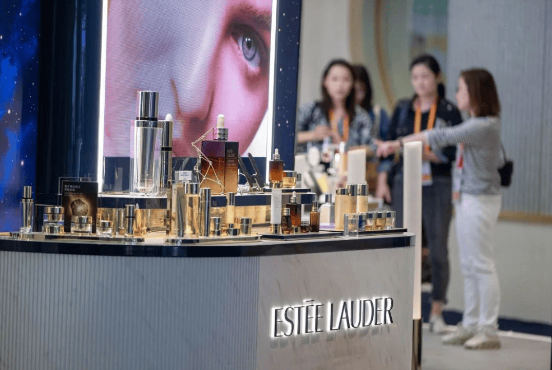 半年内涨价两次,雅诗兰黛“努力回天”-雅诗兰黛大降价