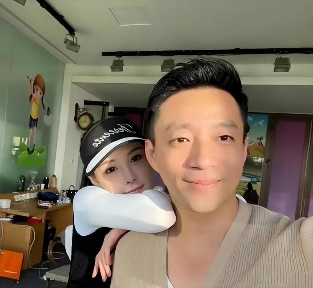 汪小菲老婆晒台北生活,Mandy在租的豪宅健身,吃自家香肠带货-汪小菲是台湾人吗