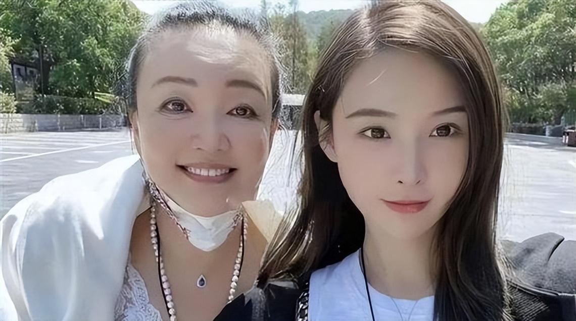 汪小菲老婆晒台北生活,Mandy在租的豪宅健身,吃自家香肠带货-汪小菲是台湾人吗