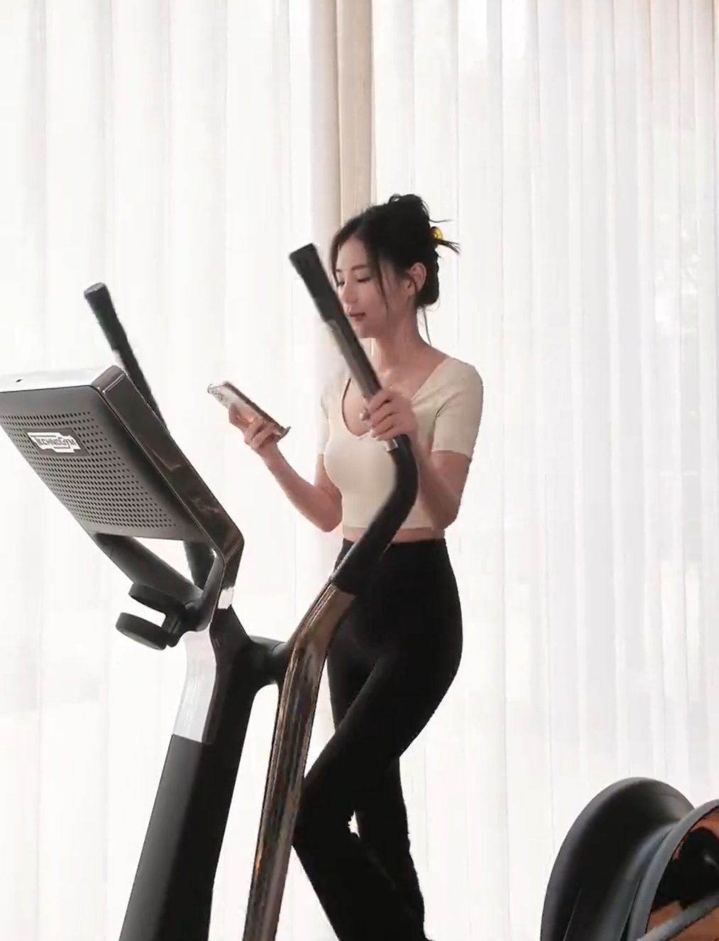 汪小菲老婆Mandy晒回家vlog,回家做饭,这就是台北的豪门生活?-汪小菲夫妇现身北京故宫 网友:孩子呢