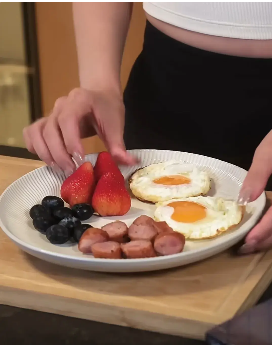 汪小菲老婆Mandy晒回家vlog,回家做饭,这就是台北的豪门生活?-汪小菲夫妇现身北京故宫 网友:孩子呢