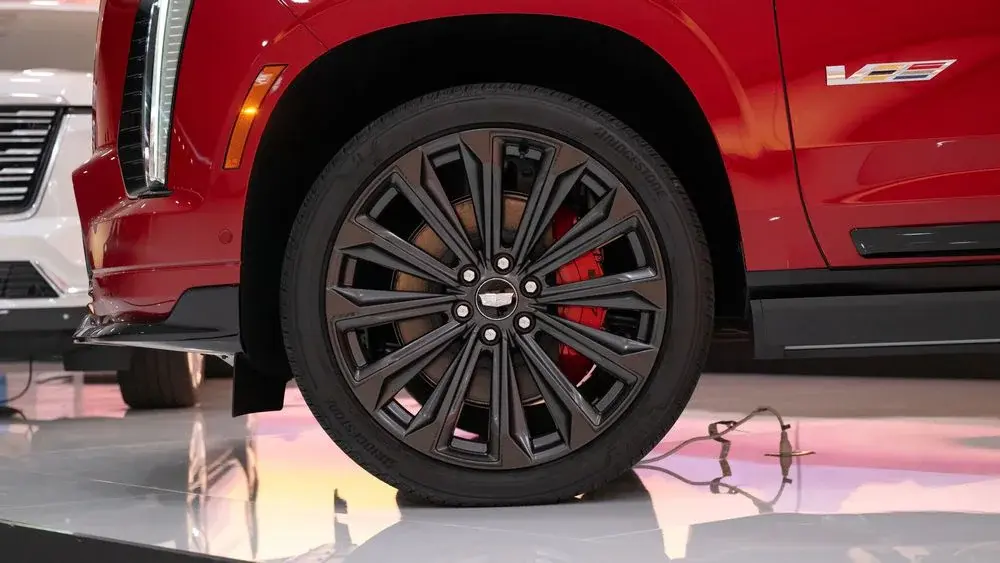 新车 | 约61万元起售/年底上市 凯迪拉克新款凯雷德ESCALADE实车曝光