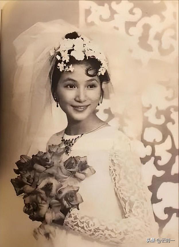 郑佩佩去世原因曝光,患脑部罕见病死后捐赠遗体,周星驰发文悼念-郑佩佩有钱吗