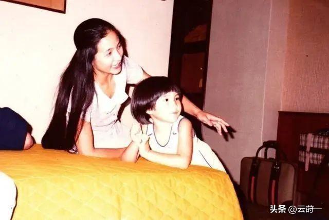 郑佩佩去世原因曝光,患脑部罕见病死后捐赠遗体,周星驰发文悼念-郑佩佩有钱吗