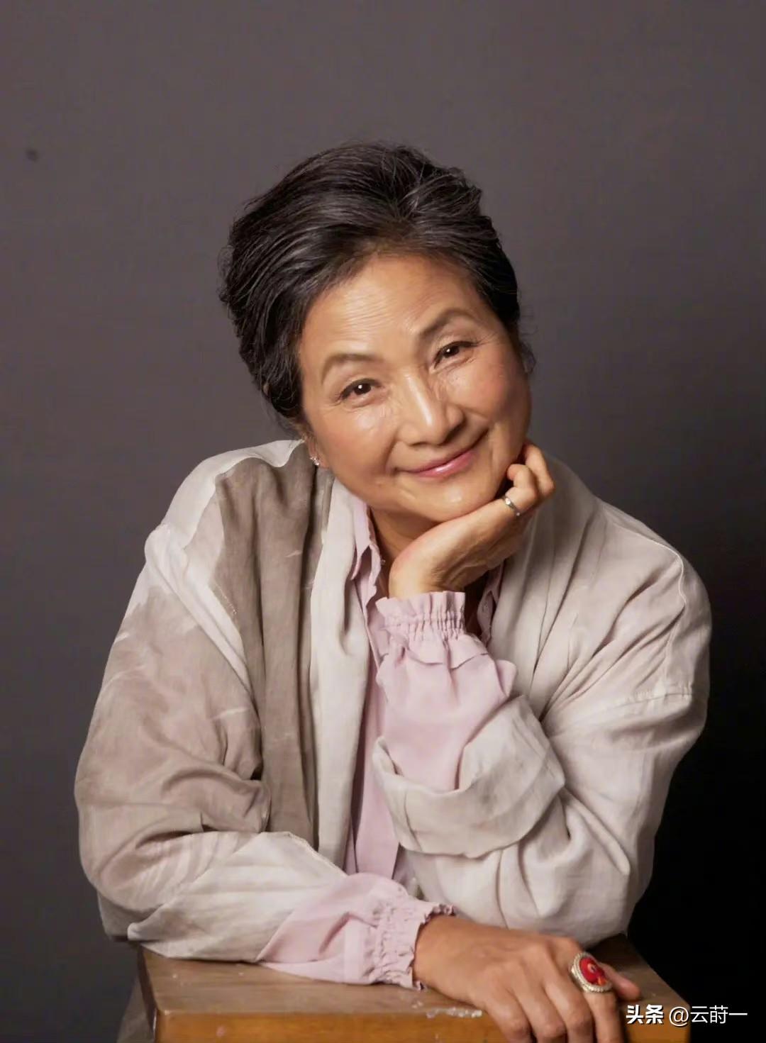 郑佩佩去世原因曝光,患脑部罕见病死后捐赠遗体,周星驰发文悼念-郑佩佩有钱吗