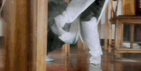 她一走,整个娱乐圈都在怀念-她走了一个多钟头了修改病句