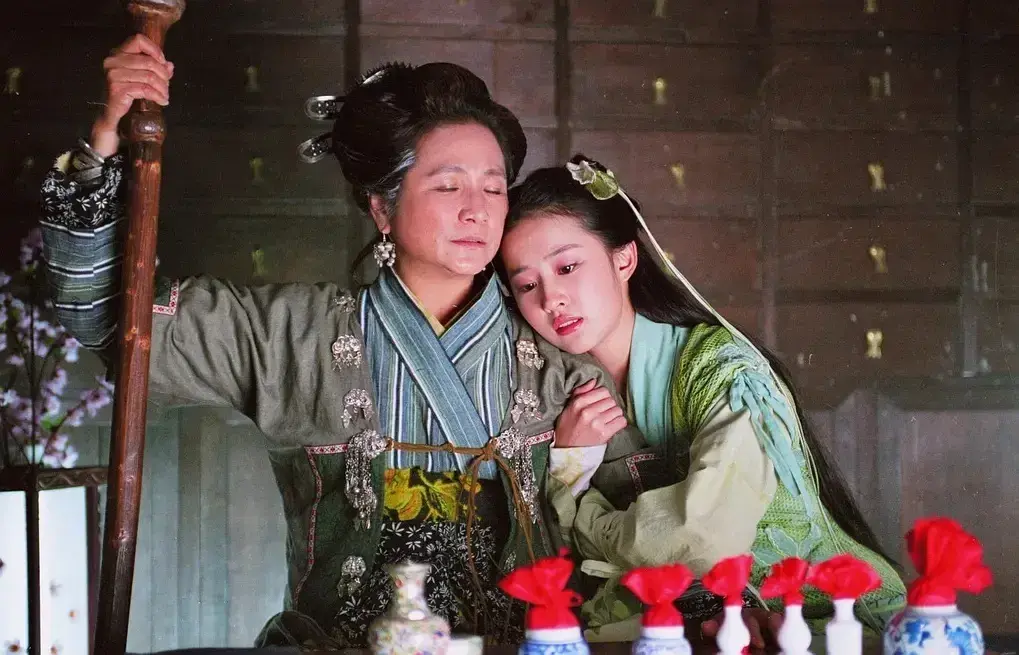 她一走,整个娱乐圈都在怀念-她走了一个多钟头了修改病句