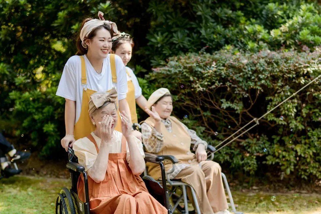 网红养老院“出圈”,背后是一群“80”“90”后的热血和担当-养老院朋友圈推广词