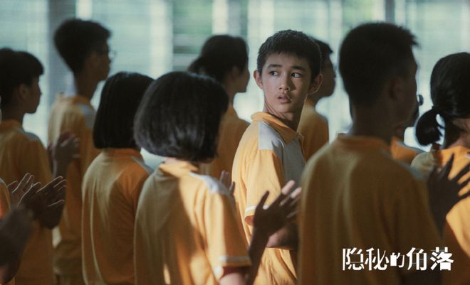 荣梓杉中戏北电考试双第一,本尊发文只字未提,晒新发型引热议-荣梓杉如何出道的