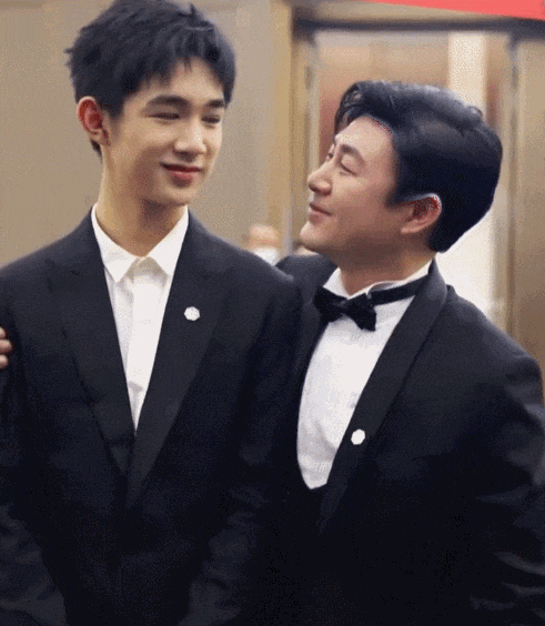 荣梓杉中戏北电考试双第一,本尊发文只字未提,晒新发型引热议-荣梓杉如何出道的