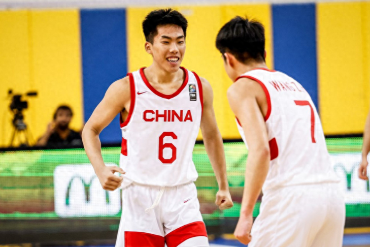 心太黑了,女教练狂扇球员9个耳光,网友们炸开锅,纷纷要求立案-教练打会员11个巴掌