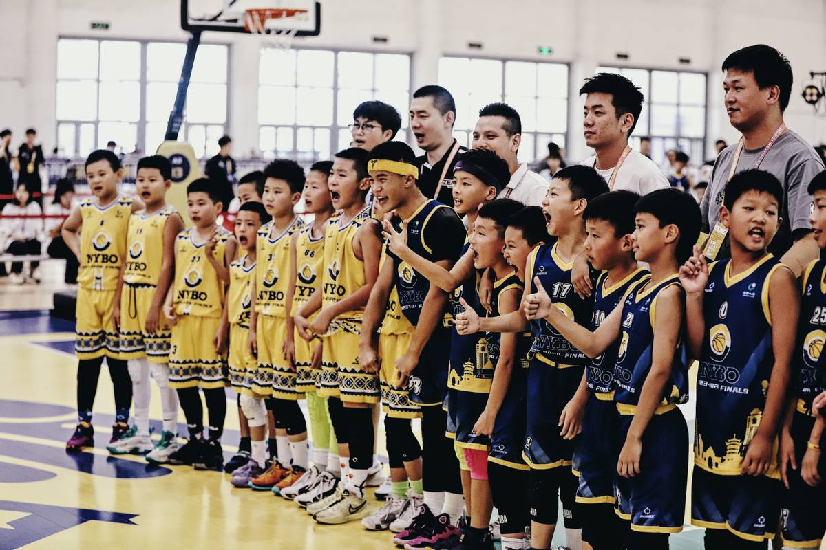 心太黑了,女教练狂扇球员9个耳光,网友们炸开锅,纷纷要求立案-教练打会员11个巴掌