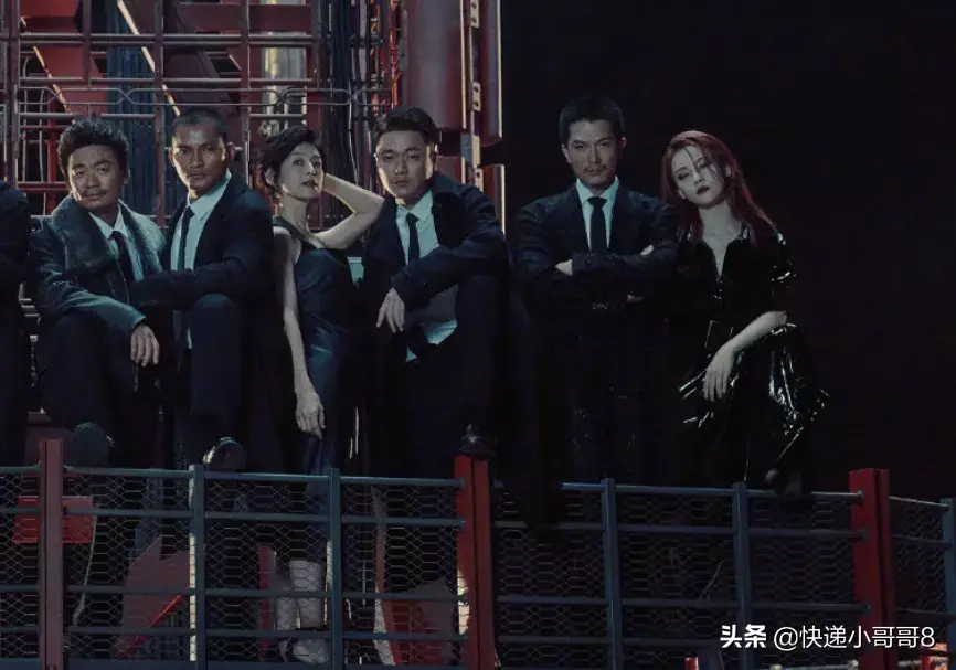 《唐探3》全体主演合体,三位女主演,只有一位踩栏杆,太A了-唐探3女主叫什么来着