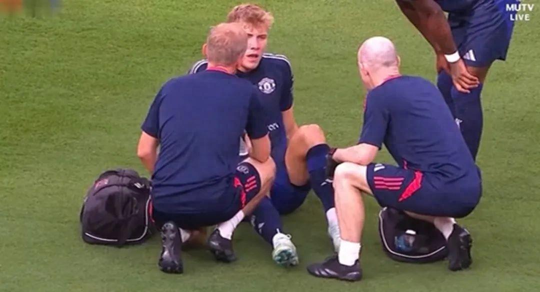 曼联1-2遭阿森纳逆转!新9号破门伤退,滕哈格仍面临内部一大隐患-预测: 曼联 vs 阿森纳 的比分