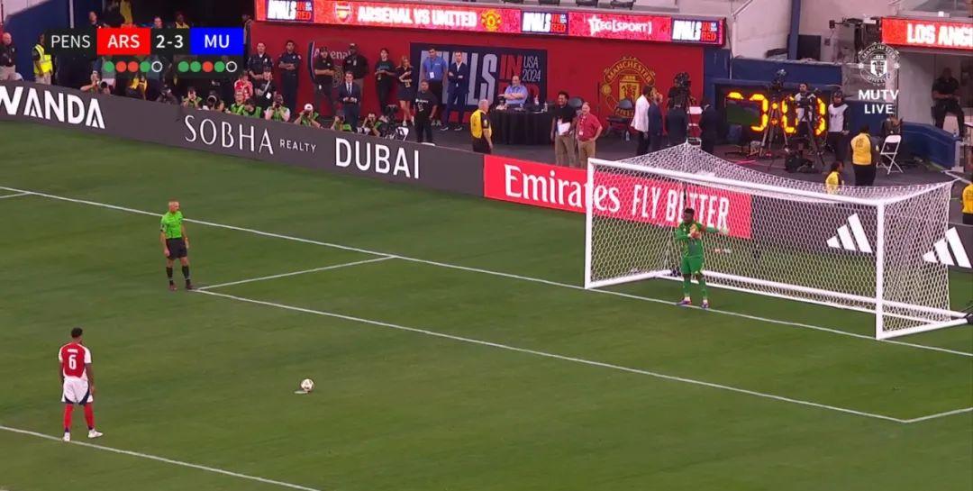 曼联1-2遭阿森纳逆转!新9号破门伤退,滕哈格仍面临内部一大隐患-预测: 曼联 vs 阿森纳 的比分