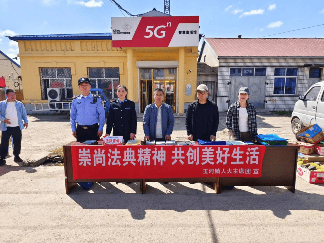 法律小摊进大集 “典”亮乡村烟火气-法律小巴