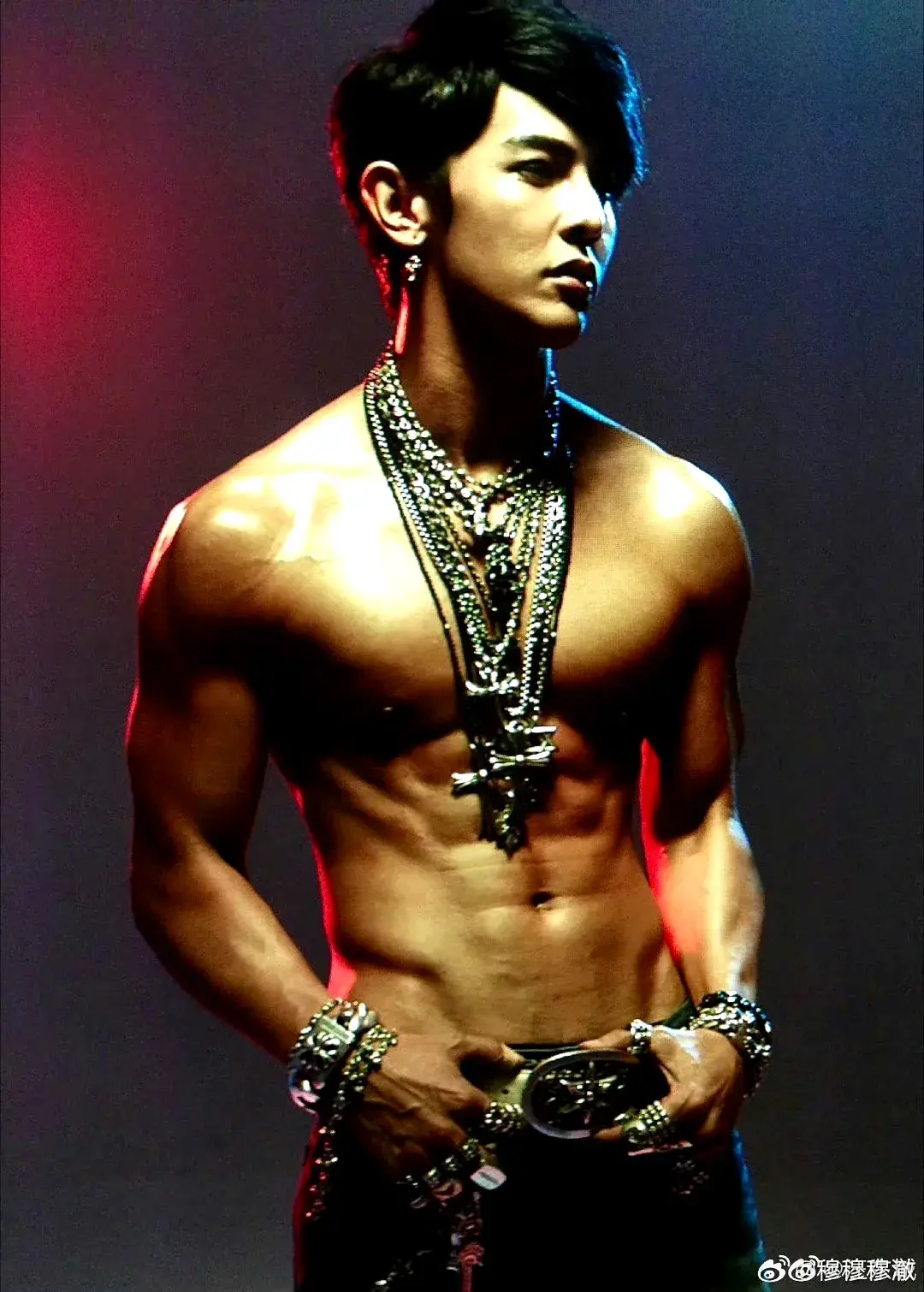 "汪东城逆生长秘籍大公开!内娱男菩萨教你如何‘满40减20’"-汪东城才180吗