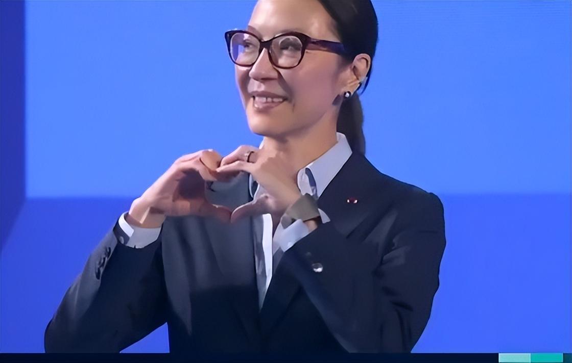 杨紫琼巴黎给跳水冠军颁奖!解说不介绍惹争议,传说原来是真的?-杨紫琼专访