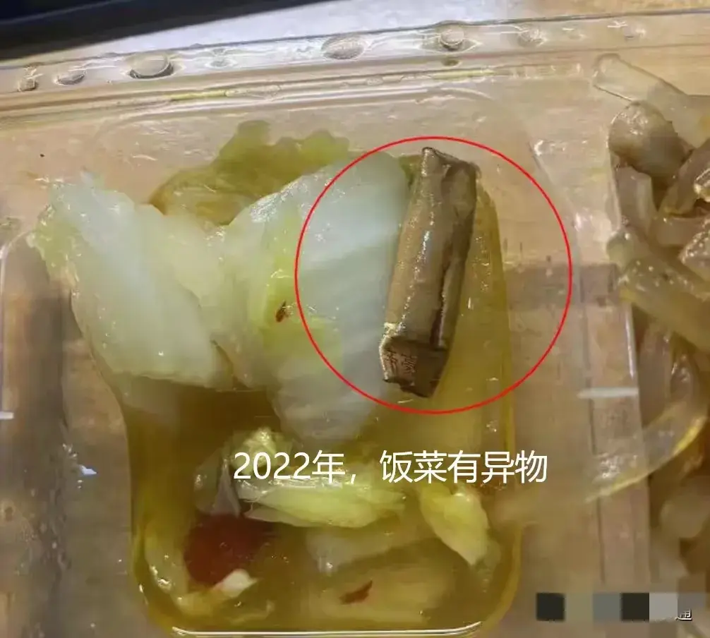 惊!重庆川外食堂曝光,学生天天吃“烂菜烂肉”?学校回应没问题-重庆外国语食堂在哪里办公