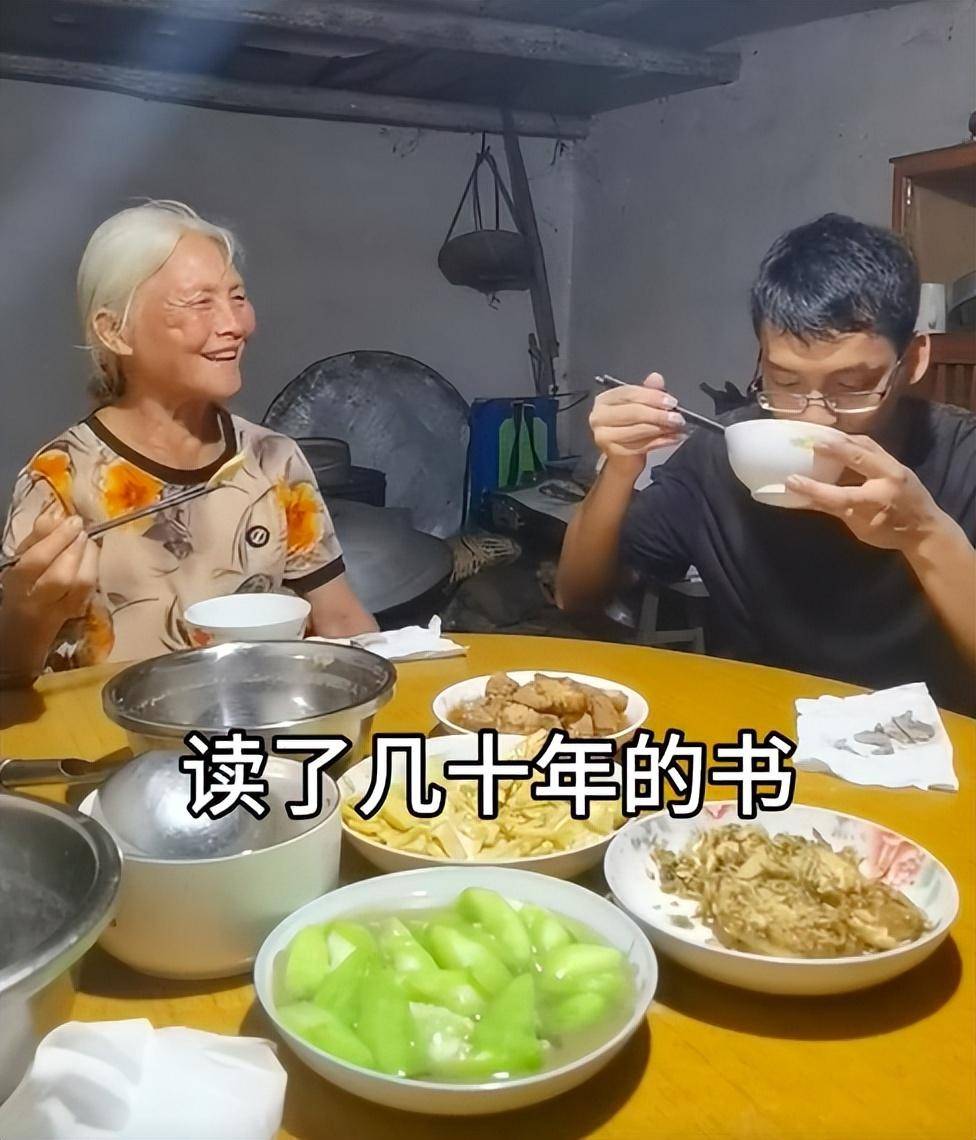 唐尚珺称没面办升学宴,妈妈调侃:你这么老了,读了几十年的书,年轻点都叫人喝喜酒了-唐尚珺是真人真事吗