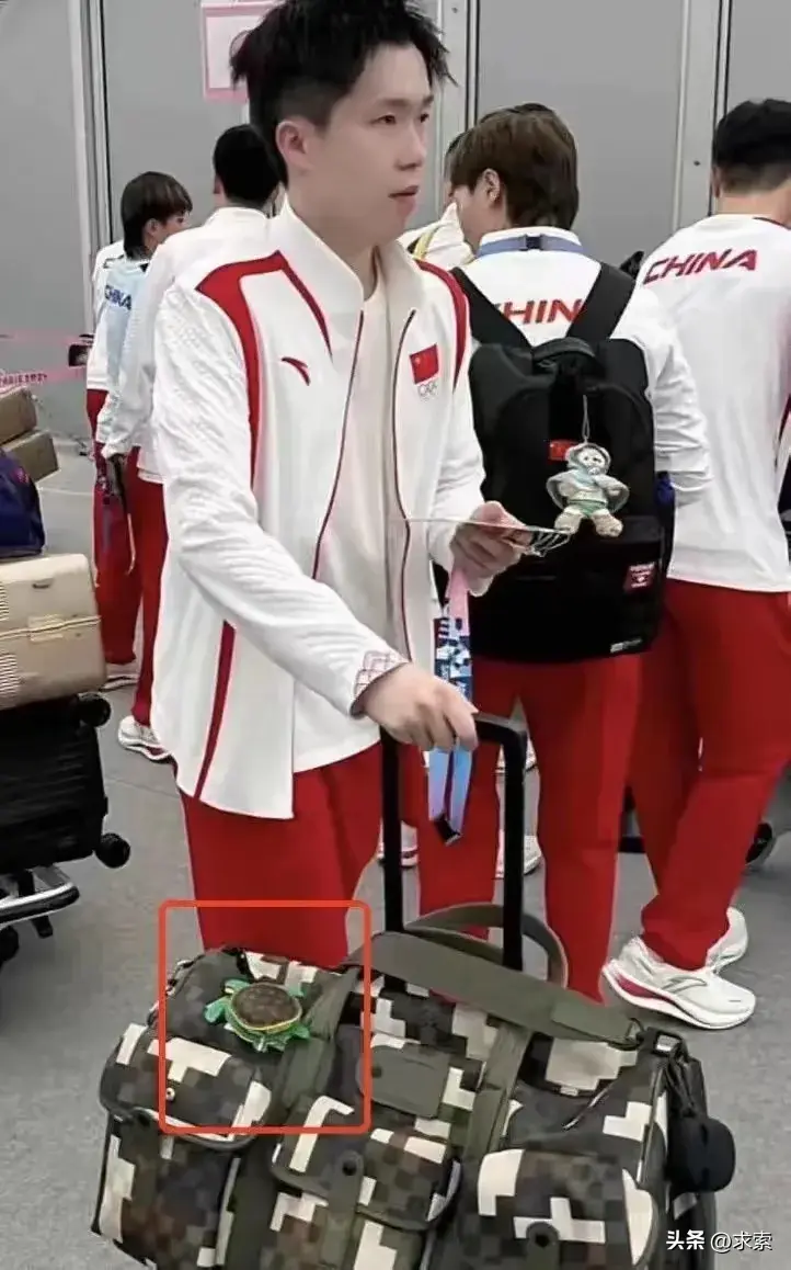 全红婵挂上LV的小乌龟了!LV果然懂她,这只“天价”小乌龟要火了-全红婵惊艳了世界