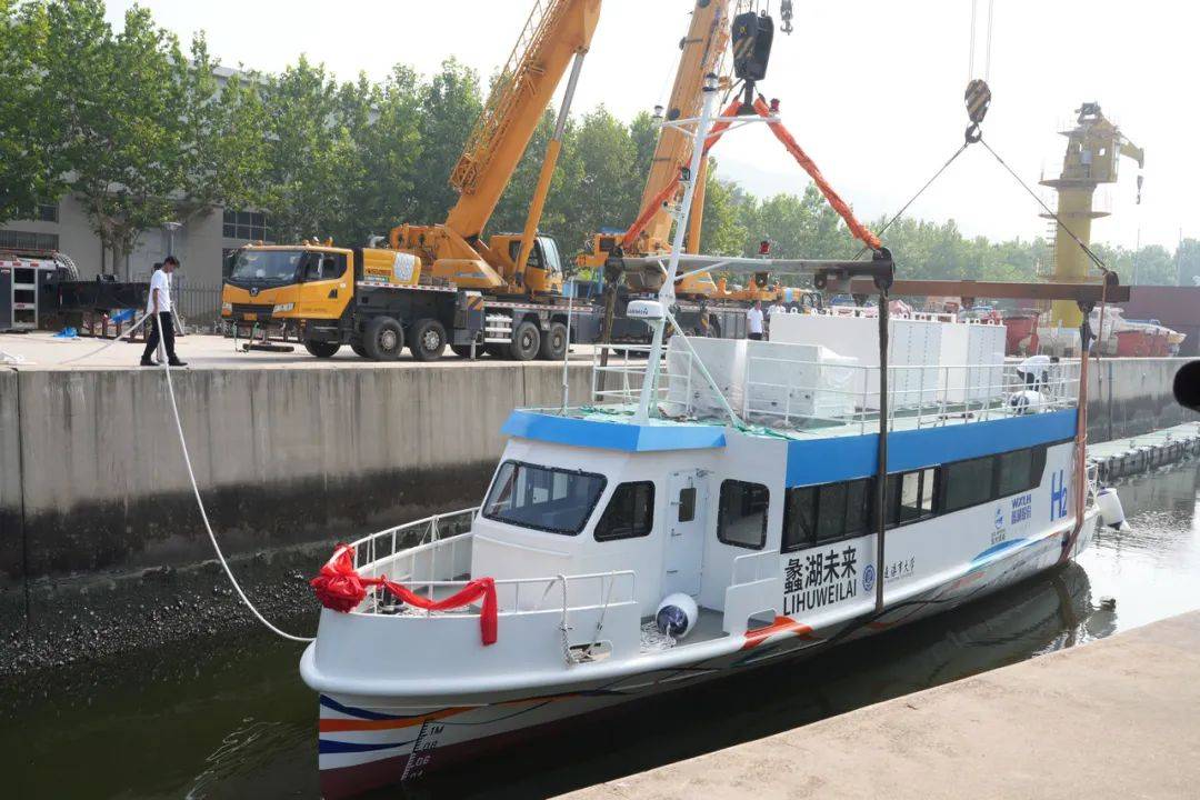 我国首艘氢燃料电池海上交通船成功下水-世界首款氢燃料电池列车