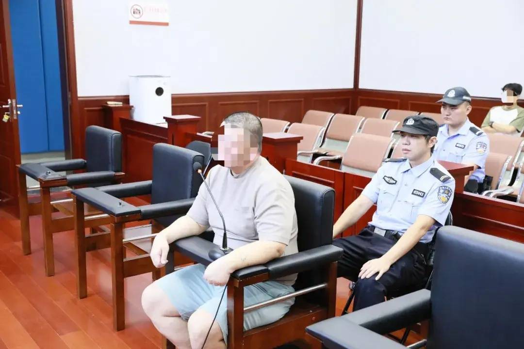 男子2年网恋7个“女友”,骗取她们193万还偷金饰全用于赌博,获刑11年6个月-浙江男子网恋一年被骗70万