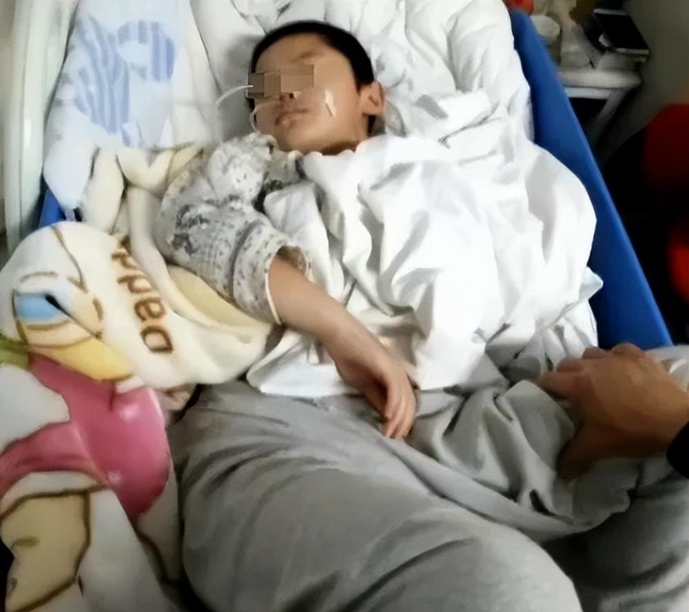 贵州9名校霸暴打14岁同学,将其折磨成植物人,一年后报应来了-贵州学生打架视频大全