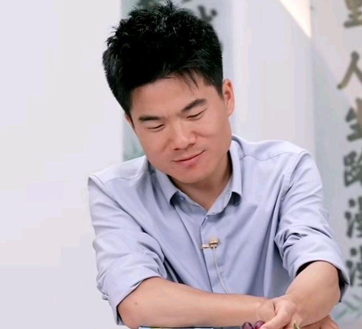 前脚董宇辉请假去开“高端”会议,后脚俞敏洪在家发视频辟谣-董宇介绍