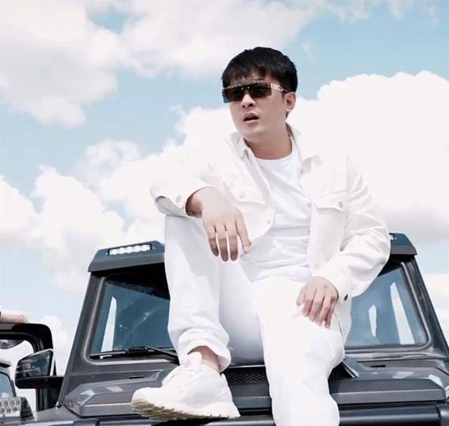 原创 辛巴愤怒指责小杨哥!揭露其商业模式抄袭,批评其缺乏责任与道德-辛巴怒怼