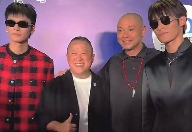 原创 辛巴愤怒指责小杨哥!揭露其商业模式抄袭,批评其缺乏责任与道德-辛巴怒怼