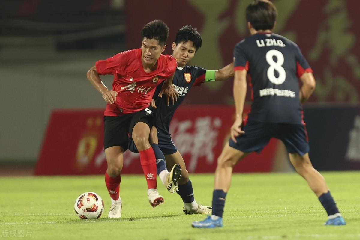 中国男足低调奔赴东京,决战世预赛备受期待-中国男足主场迎战日本