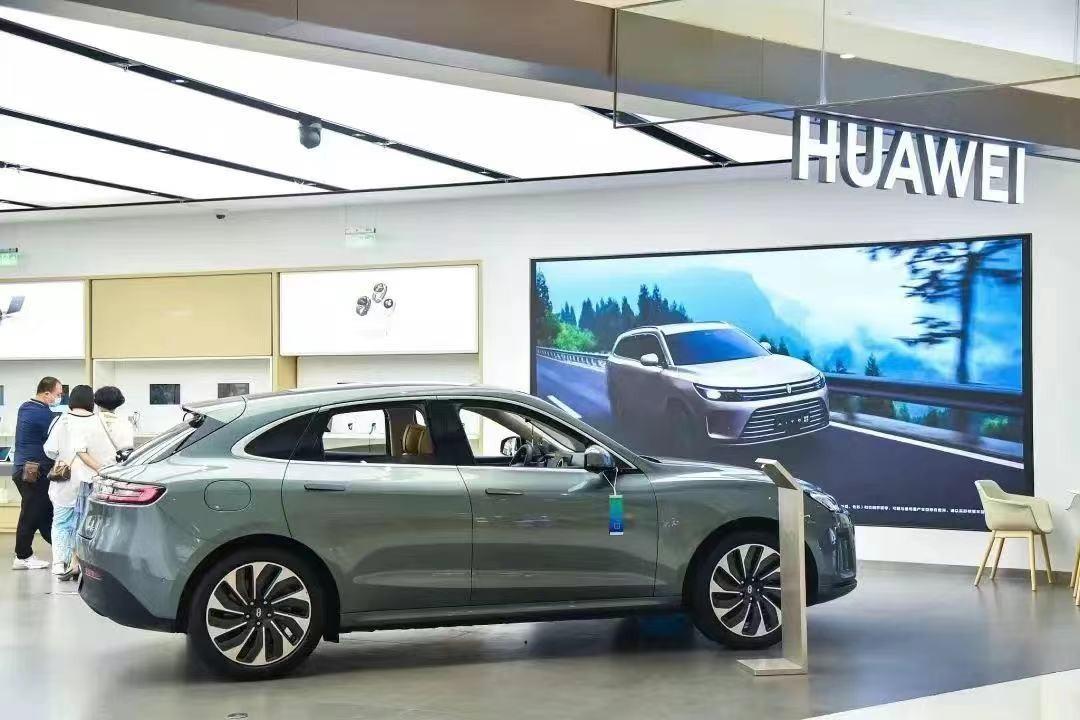 华为智选车2024年新车规划曝光,第三个界即将发布,或30万起步-华为智选开售新能源车
