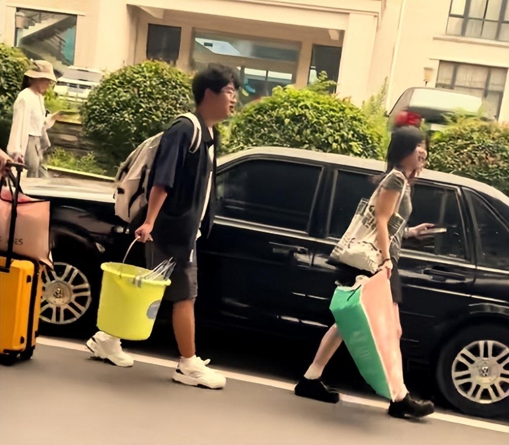 “亲爱的小孩回来了!”南工大10年前寻找的孙卓,背书包前来报到-亲爱的小孩亲爱的