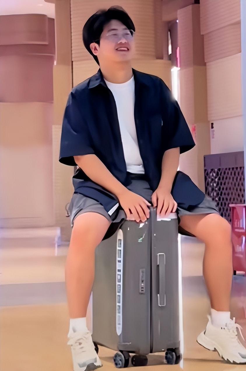 “亲爱的小孩回来了!”南工大10年前寻找的孙卓,背书包前来报到-亲爱的小孩亲爱的