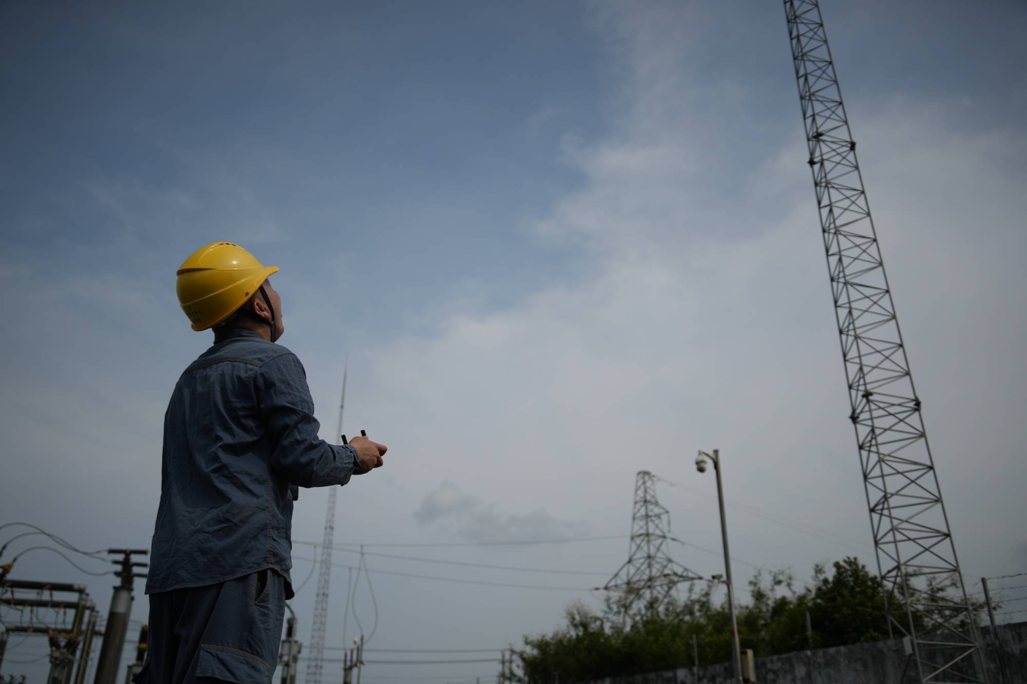 防御台风“摩羯”南方电网首批600余名援琼抢险队9月4日抵琼-南方电网突发事件