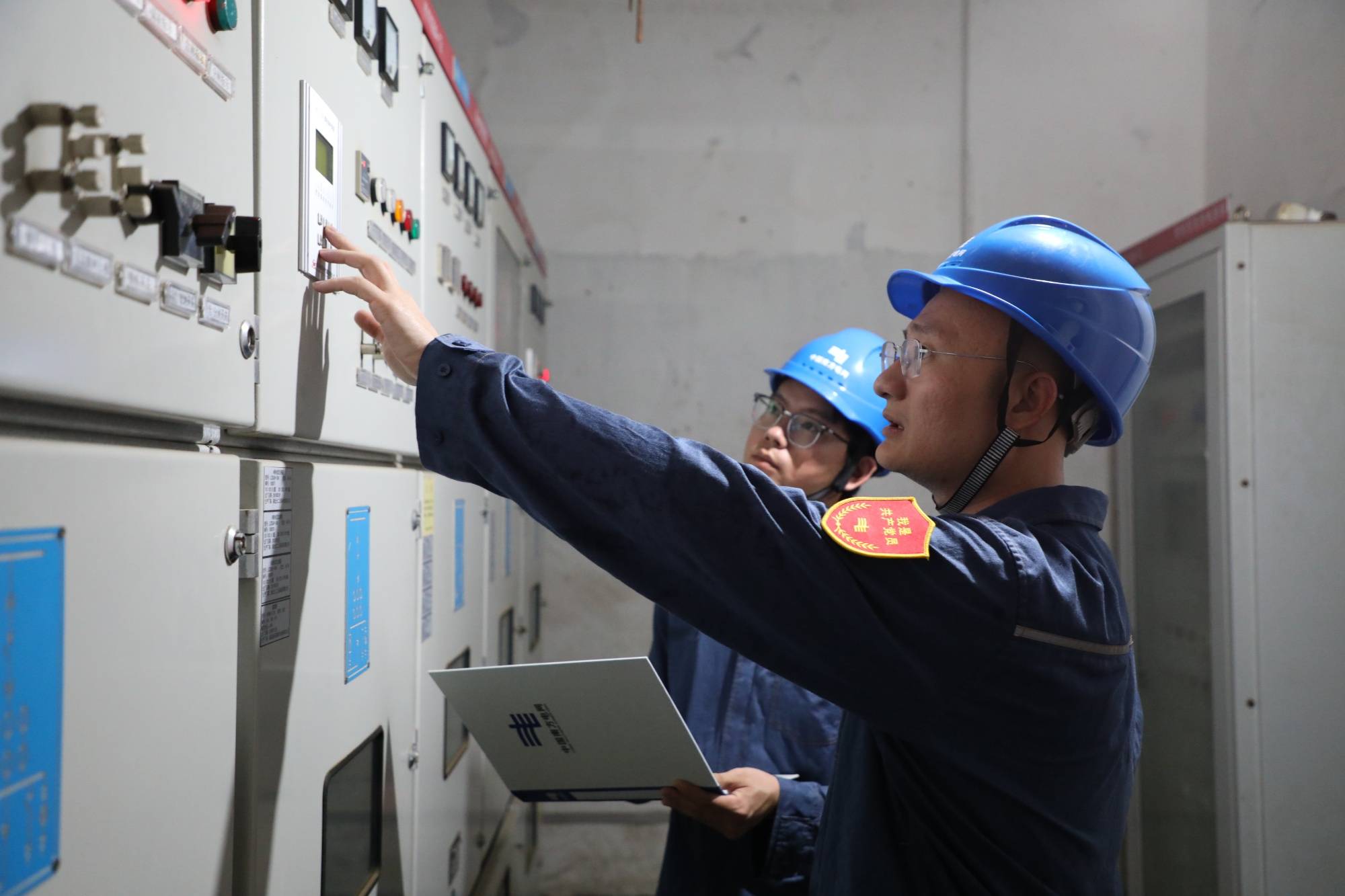 防御台风“摩羯”南方电网首批600余名援琼抢险队9月4日抵琼-南方电网突发事件