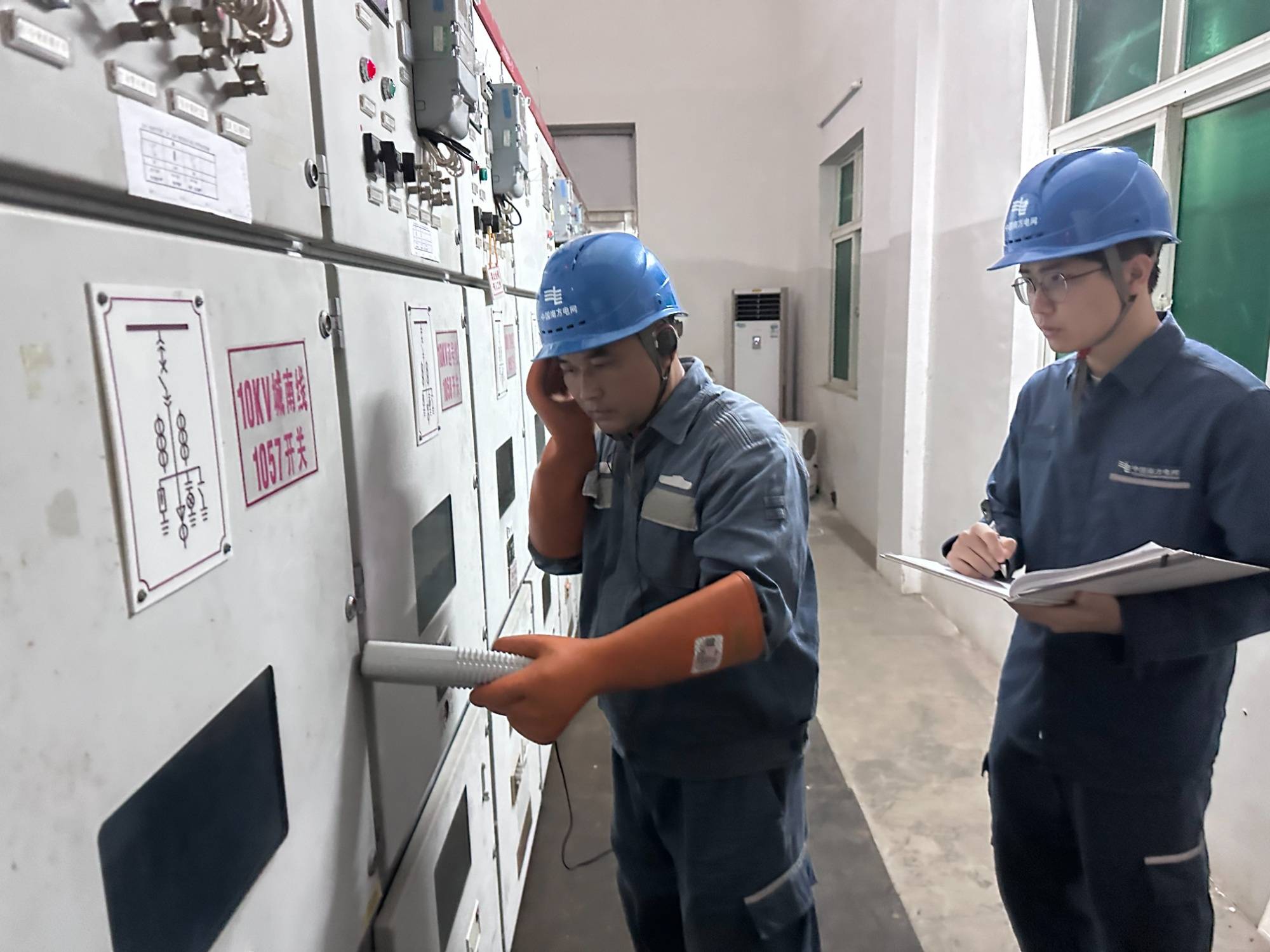 防御台风“摩羯”南方电网首批600余名援琼抢险队9月4日抵琼-南方电网突发事件