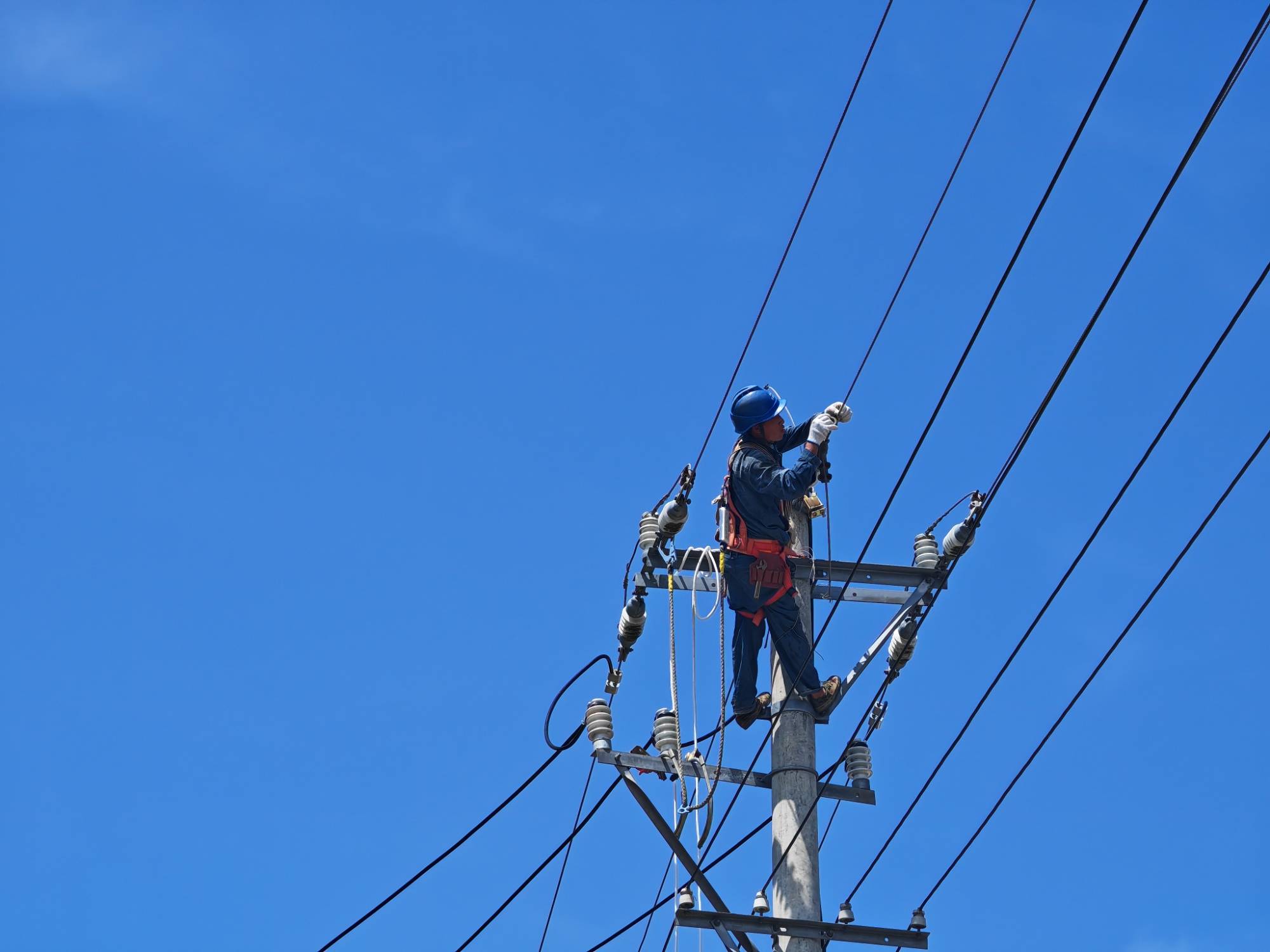 防御台风“摩羯”南方电网首批600余名援琼抢险队9月4日抵琼-南方电网突发事件