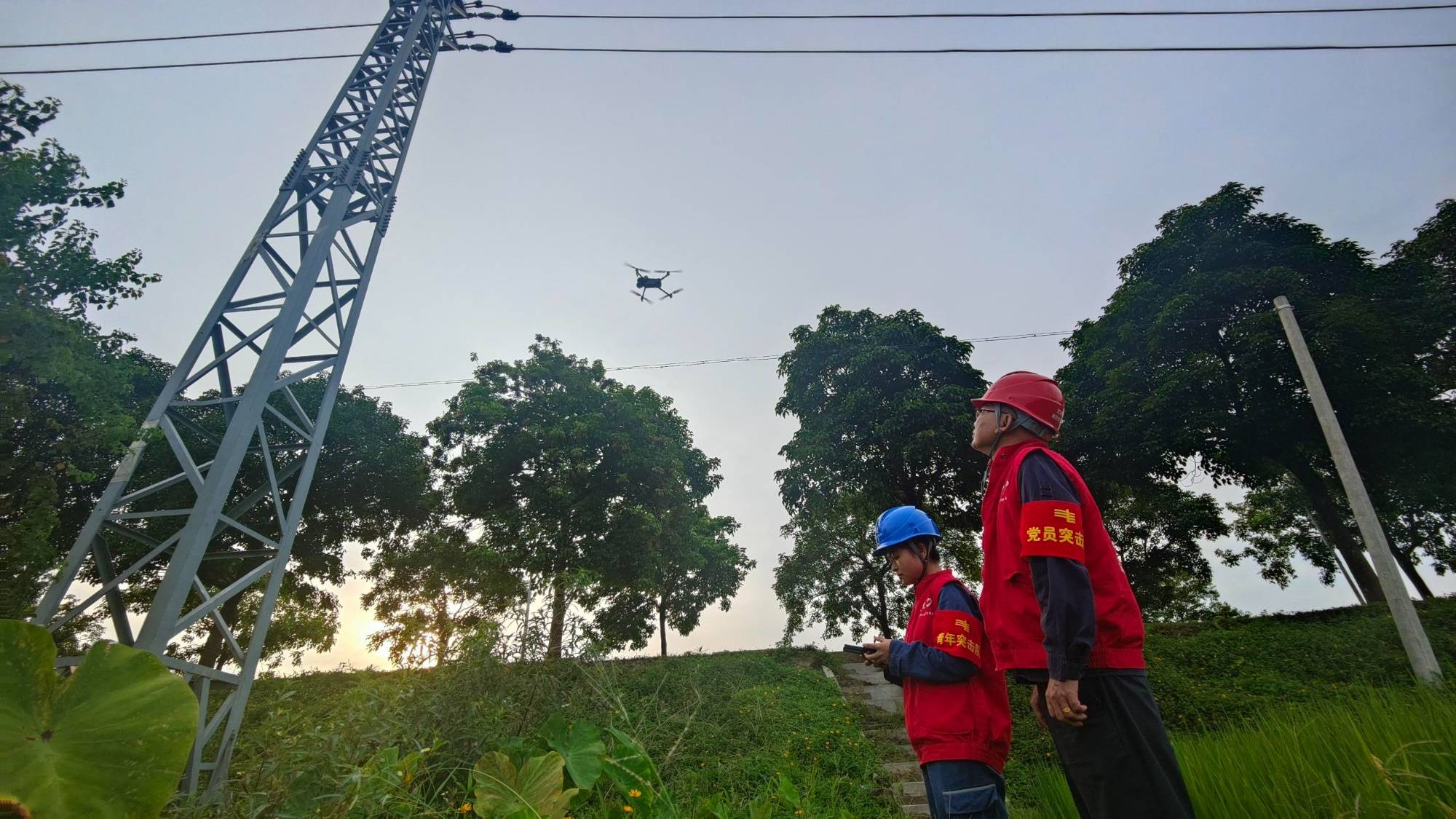 防御台风“摩羯”南方电网首批600余名援琼抢险队9月4日抵琼-南方电网突发事件
