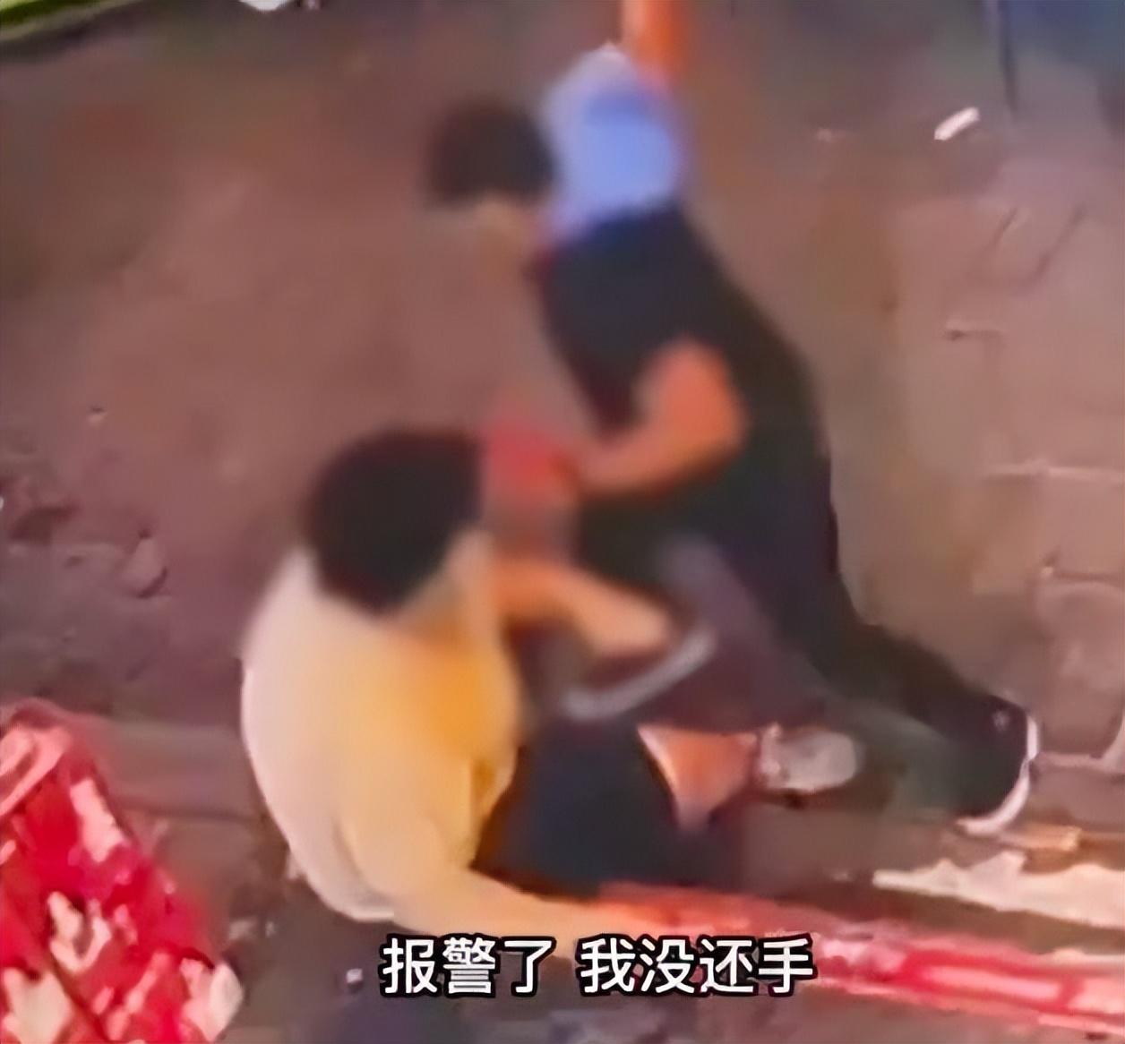 280斤男店员被打不还手,怕被认定互殴,警方回应:已介入-在店里被打了有赔偿吗?