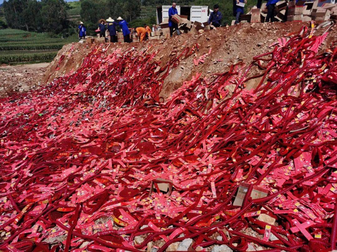 弥勒集中销毁一批非法烟花爆竹-弥勒烟花爆竹在哪儿卖的多