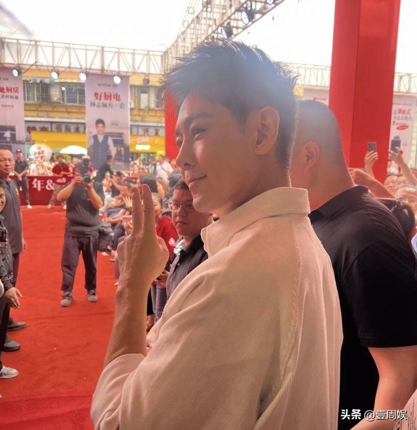 49岁林志颖近照曝光,车祸2年后现身活动唱歌,网友:老了好多-2020年林志颖最近视频