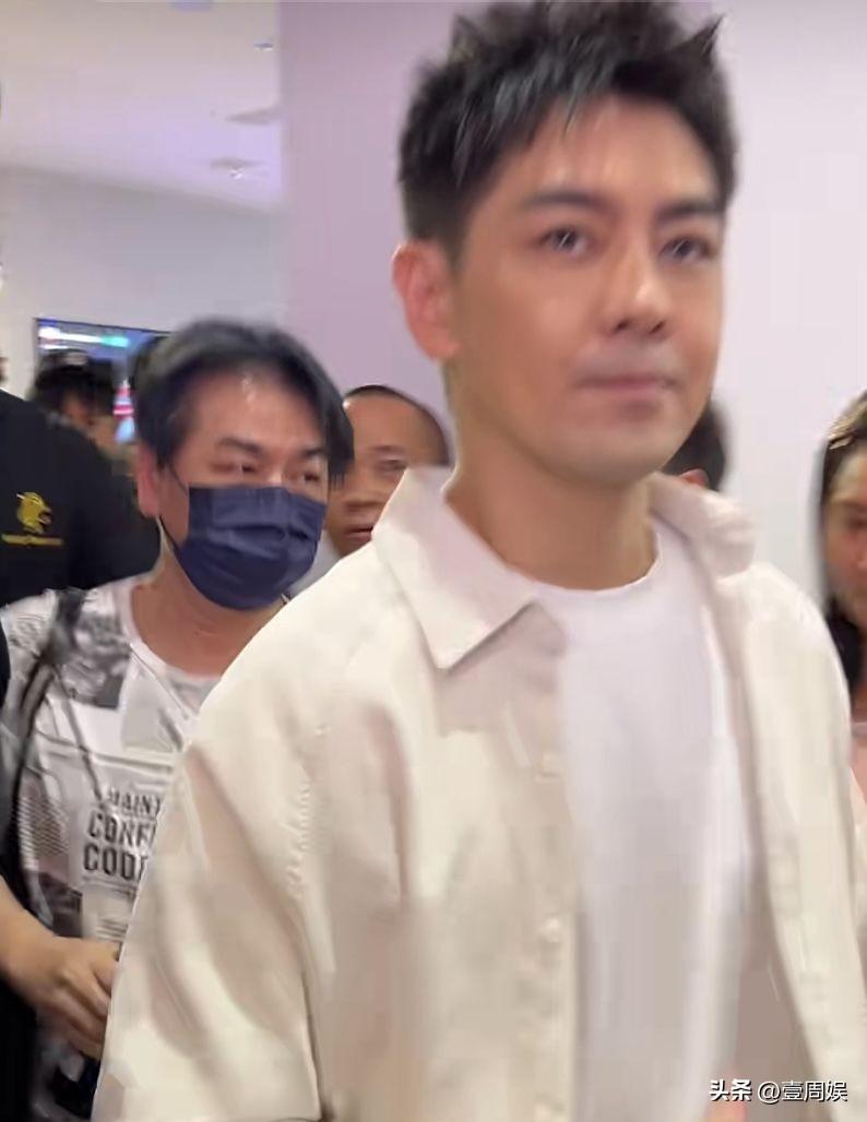 49岁林志颖近照曝光,车祸2年后现身活动唱歌,网友:老了好多-2020年林志颖最近视频