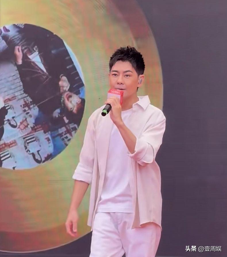 49岁林志颖近照曝光,车祸2年后现身活动唱歌,网友:老了好多-2020年林志颖最近视频