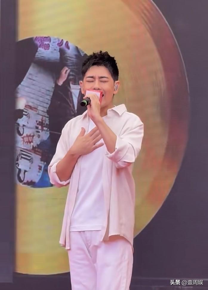 49岁林志颖近照曝光,车祸2年后现身活动唱歌,网友:老了好多-2020年林志颖最近视频