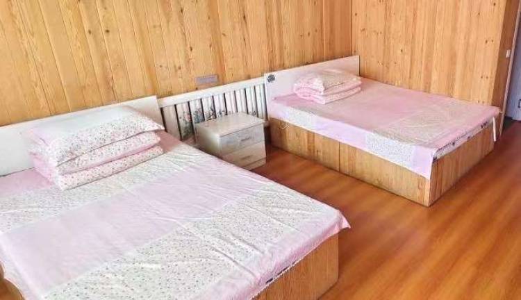 一景区多家酒店默认早9点前退房,当地回应-酒店最早几点退房